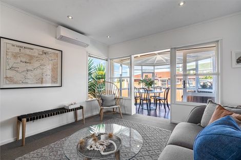 Photo of property in 2/11 Winscombe Street, Belmont, Auckland, 0622