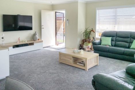 Photo of property in 1/3 Papatahi Place, Henderson, Auckland, 0610