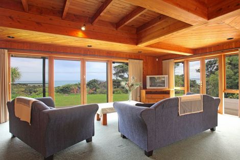 Photo of property in 39 Whaanga Road, Raglan, 3297