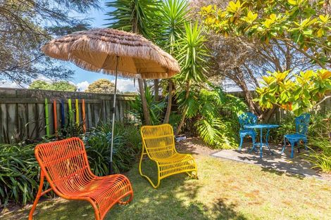 Photo of property in 10 Hastings Street, Waikanae Beach, Waikanae, 5036