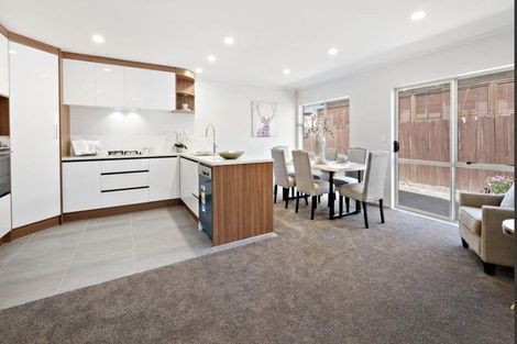 Photo of property in 1 Faldo Drive, Golflands, Auckland, 2013