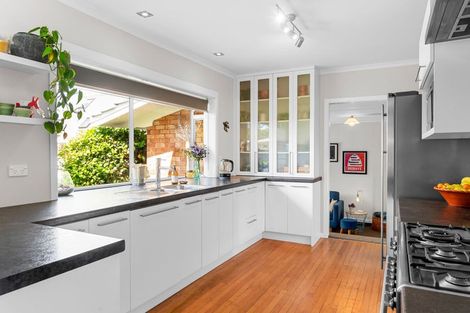 Photo of property in 16a Forest Lake Road, Forest Lake, Hamilton, 3200