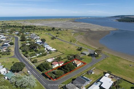 Photo of property in 88 Maunsell Road, Port Waikato, 2695