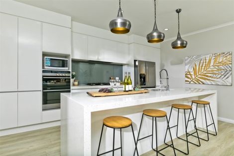 Photo of property in 1 Van Rixel Drive, Kumeu, 0810