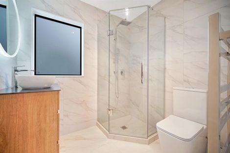 Photo of property in 73 Whare Kauri Road, Papakura, 2110