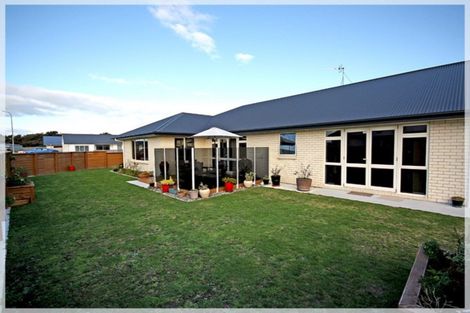 Photo of property in 25 Forbes Road, Foxton Beach, Foxton, 4815
