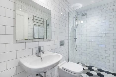 Photo of property in 6 Beach Road, Northcote Point, Auckland, 0627