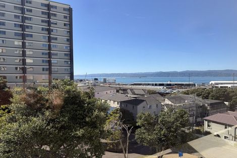 Photo of property in Grosvenor Flats, 19 Cottleville Terrace, Thorndon, Wellington, 6011