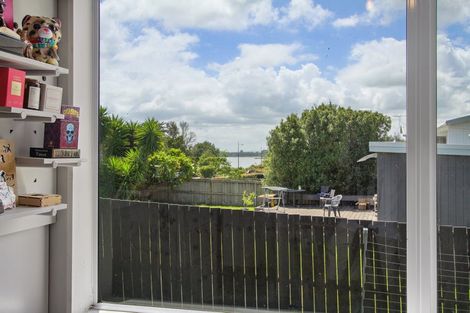 Photo of property in 25 Crispe Road, Clarks Beach, 2122