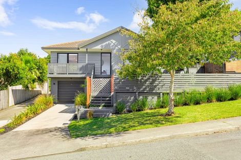 Photo of property in 10 Amery Place, West Harbour, Auckland, 0618