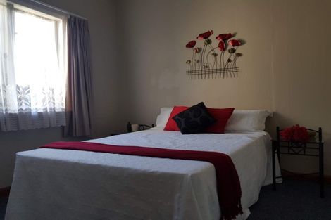 Photo of property in 35 Oxford Street, Fairfield, Hamilton, 3214