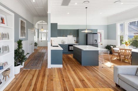 Photo of property in 114 Victoria Street, Cambridge, 3434