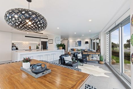 Photo of property in Weekeston Apartments, 2 Nobs Line, Strandon, New Plymouth, 4312