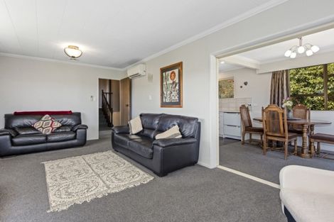 Photo of property in 32 Seymour Grove, Kingsley Heights, Upper Hutt, 5018