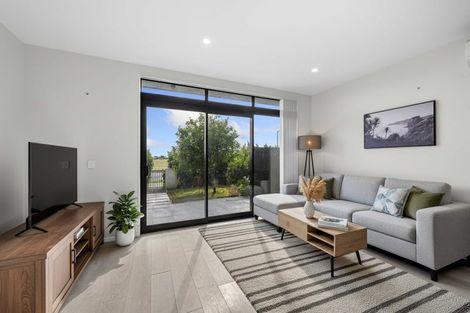 Photo of property in 15 Battalion Drive, Papakura, 2110