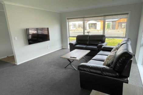 Photo of property in 2 Rotoiti Place, Paraparaumu, 5032