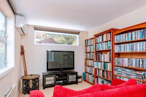 Photo of property in 36 Rakeiora Grove, Korokoro, Lower Hutt, 5012