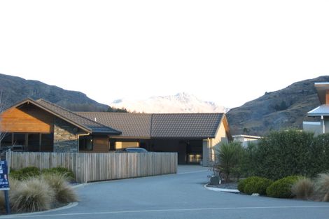 Photo of property in 8a Maple Court, Arthurs Point, Queenstown, 9371