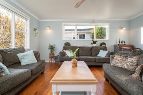 Photo of property in 2 Fitzwilliam Terrace, Tawa, Wellington, 5028