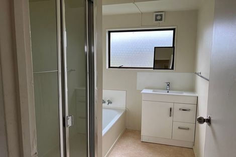 Photo of property in 2/17 Park Road, Glenfield, Auckland, 0629