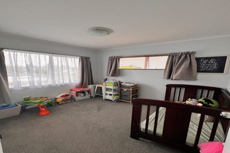 Photo of property in 10b De Quincey Terrace, Highland Park, Auckland, 2010