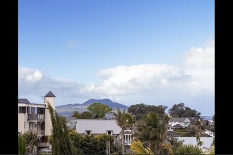 Photo of property in 1/72l Kitchener Road, Milford, Auckland, 0620