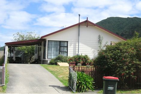 Photo of property in 35 Delaware Grove, Totara Park, Upper Hutt, 5018