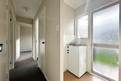 Photo of property in 33 Selak Place, Glen Eden, Auckland, 0602