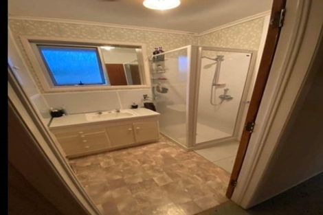 Photo of property in 1/86 Lincoln Park Avenue, Massey, Auckland, 0614