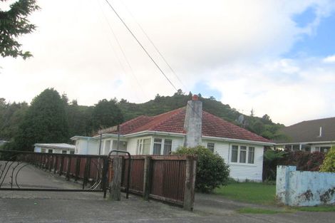 Photo of property in 29 Poole Crescent, Wainuiomata, Lower Hutt, 5014