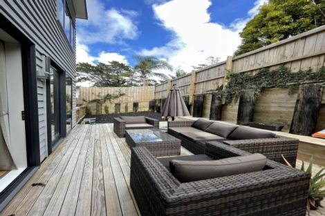 Photo of property in 4/4 Mcquoid Place, Glenfield, Auckland, 0629