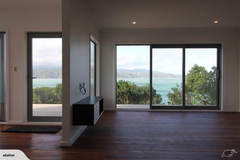 Photo of property in 26 Tai Paku Paku Road, Karaka Bays, Wellington, 6022