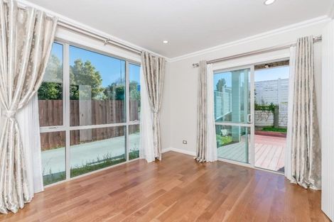 Photo of property in 436 East Coast Road, Windsor Park, Auckland, 0630