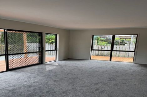 Photo of property in 2/16 Edwin Freeman Place, Ranui, Auckland, 0612
