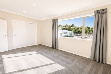 Photo of property in 10/19 Collins Avenue, Tawa, Wellington, 5028