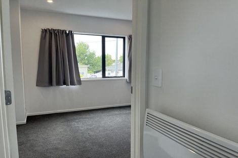 Photo of property in 3/47 Awaroa Road, Sunnyvale, Auckland, 0612