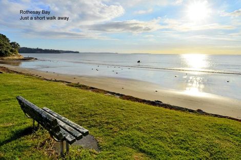 Photo of property in 2/619 Beach Road, Rothesay Bay, Auckland, 0630