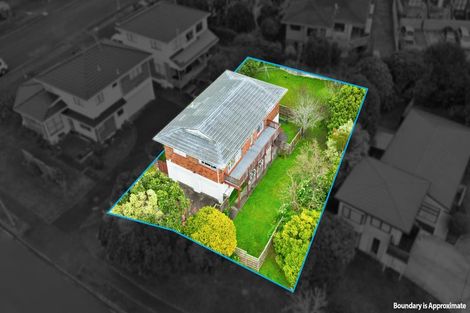 Photo of property in 2 Kingussie Place, Highland Park, Auckland, 2010