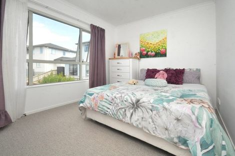 Photo of property in 24 Arthur Rolfe Lane, Swanson, Auckland, 0614