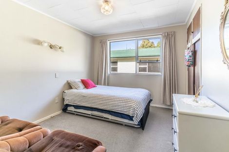 Photo of property in 70 Hillary Street, Winton, 9720