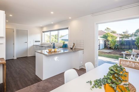 Photo of property in 9 Nugget Grove, Raumati Beach, Paraparaumu, 5032