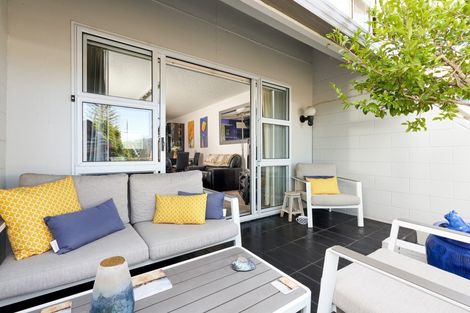 Photo of property in 235 Marine Parade, Napier South, Napier, 4110