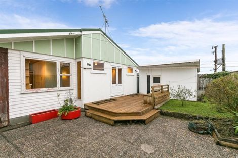 Photo of property in 2 Cara Crescent, Paparangi, Wellington, 6037