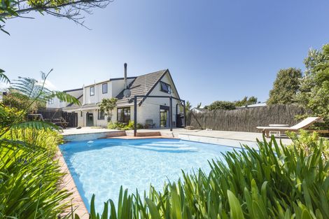 Photo of property in 56 Rhodes Drive, Kelvin Grove, Palmerston North, 4414