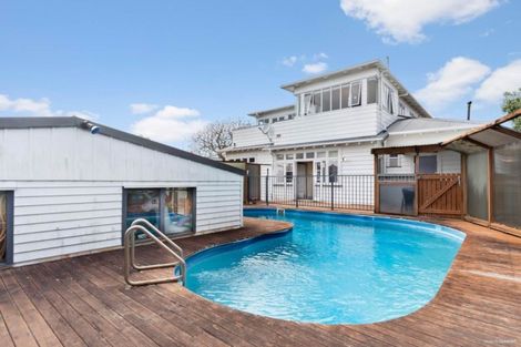 Photo of property in 7 Esmonde Road, Takapuna, Auckland, 0622