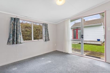 Photo of property in 27 Ashford Avenue, Hokowhitu, Palmerston North, 4410