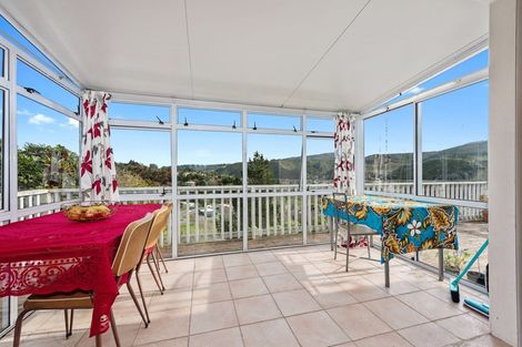 Photo of property in 32 Castle Crescent, Stokes Valley, Lower Hutt, 5019