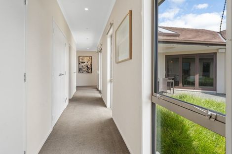 Photo of property in 5b Tupuhi Place, Highlands Park, New Plymouth, 4312