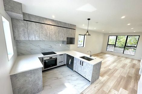 Photo of property in 4/148 Lincoln Road, Henderson, Auckland, 0610