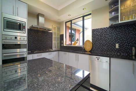 Photo of property in 10 Deavoll Place, Heathcote Valley, Christchurch, 8022